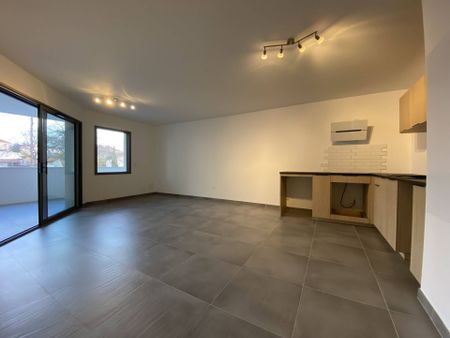 Location appartement 2 pièces 51 m² à Valence (26000) - Photo 2