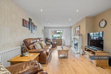 3 bedroom terraced house to rent - Photo 4