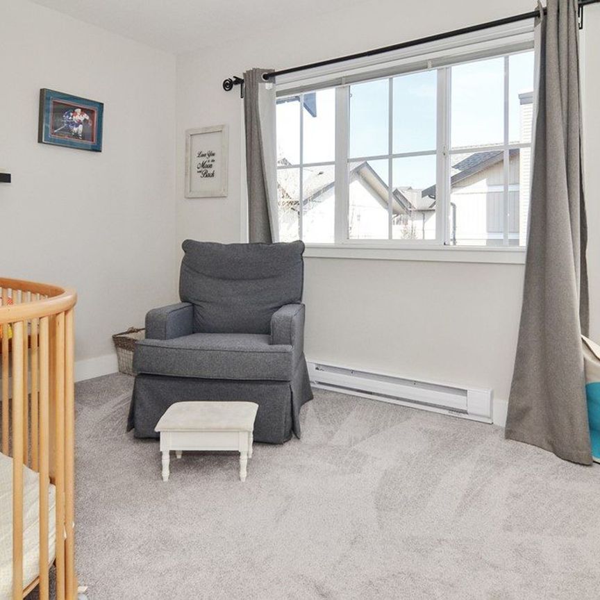 3 Bed Townhome with excellent amenities!!! - Photo 1