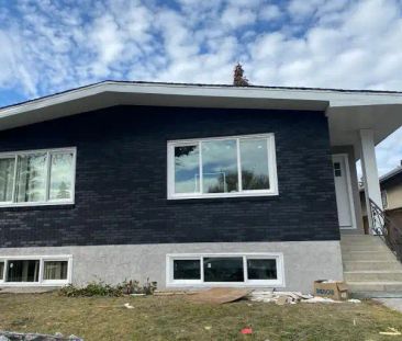 **GREAT LOCATION! RENOVATED MAIN FLOOR ONE BLOCK FROM 17 AVE SE** |... - Photo 1