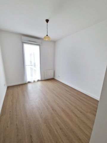 Location Appartement 3 pièces 70m² LA ROCHE SUR YON 85000 - Photo 5