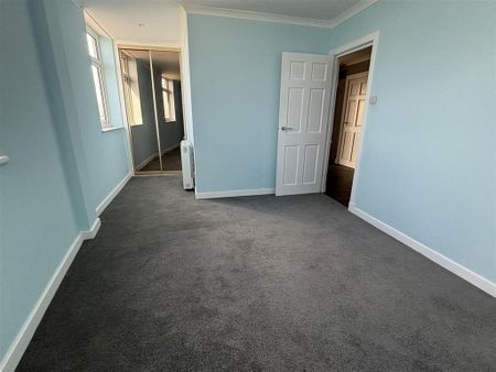 3 bedroom flat to rent - Photo 5