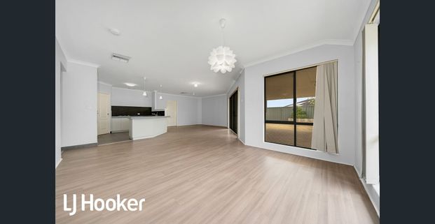 4x2x2 With Theatre - Photo 1