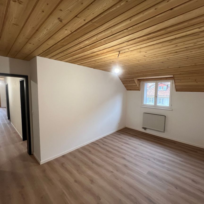 Appartement rénové de 93 m2 avec ascenseur au cœur de la vieille ville - Photo 1