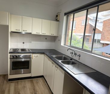 Two bedroom Shoal Bay apartment - Photo 2