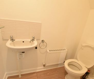 2 bedroom House To Let Total Size: 689 SQ FT - Photo 4