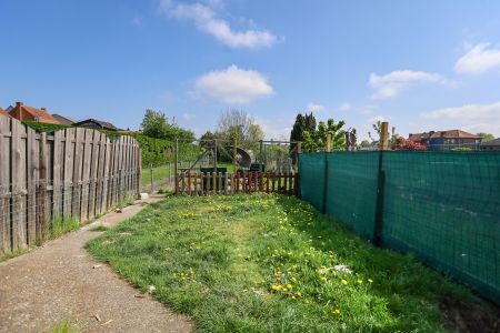 Leuke rijwoning met zij-ingang naar grote tuin - Photo 3