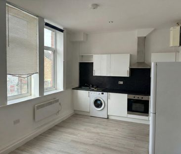 1 Bed Flat, North End, CR0 - Photo 2