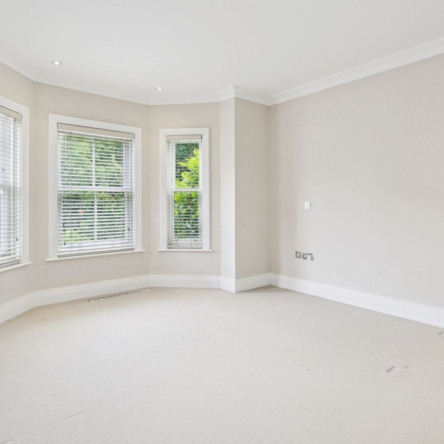 Old Avenue, Weybridge, Surrey, KT13 - Photo 1