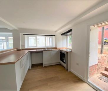 2 bedroom semi-detached house to rent - Photo 6