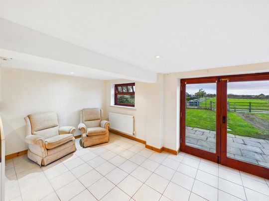 1 bedroom barn conversion to rent - Photo 1