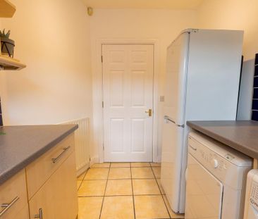 2 bedroom flat to rent - Photo 2