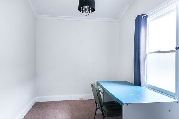 8A Queen Street, Burnie TAS 7320 - Apartment For Rent - $340 | Domain - Photo 1