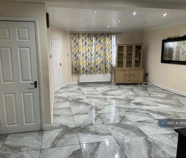 3 bedroom end of terrace house to rent - Photo 6