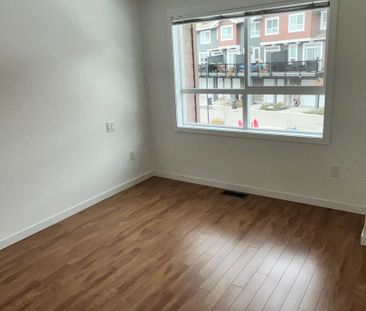 3 bed/2.5 bath Townhouse in Glenmore - Photo 6