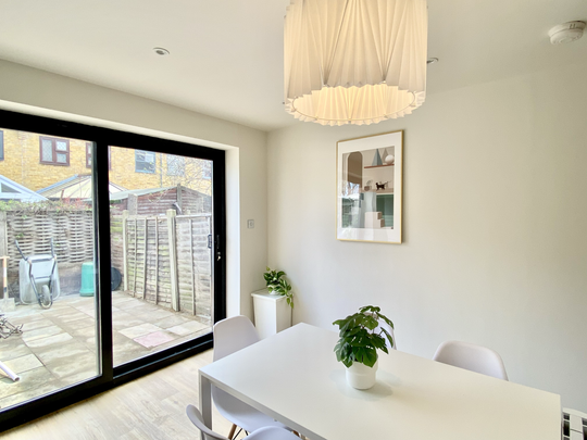 YOHO Aldgate East Room 1 Room 2 Room 3 Room 4 - Photo 1