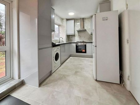 2 bedroom ground floor flat to rent - Photo 5