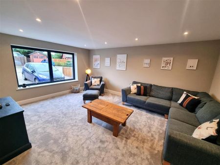 4 bedroom detached house to rent - Photo 2