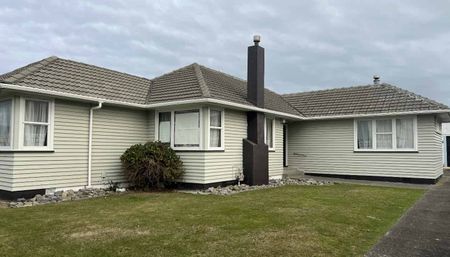 Spacious Four Bedroom Home - Photo 5