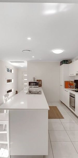 Pet friendly, family home with ducted air conditioning on quiet street - Photo 1