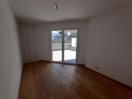 Location Appartement 4 pièces 103m² ANNECY 74000 - Photo 3