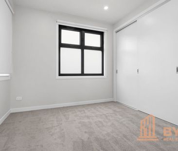 Location Luxury Townhouse Living! - Photo 3