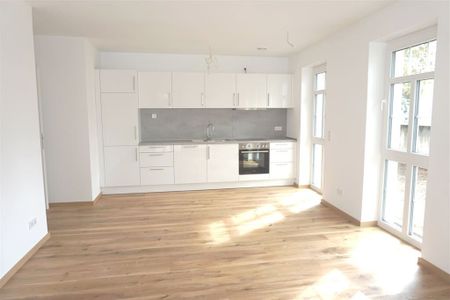 Luxuriöse, barrierefreie Mietwohnung inkl. Einbauküche, Fußbodenheizung und Stellplatz in Top Lux-Pendler Lage!! - Photo 2