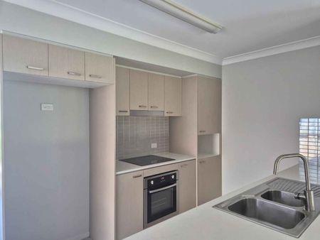 9 Paddington Street Bellmere - Photo 2