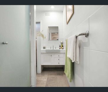 Light filled three bedroom home - Photo 6
