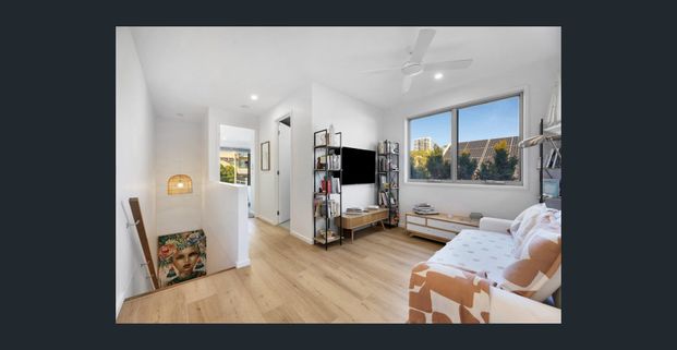 Architectural Elegance Meets Coastal Convenience - Photo 1