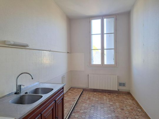 Location Appartement 3 pièces 81m² LOCHES 37600 - Photo 1