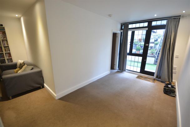 Reigate Road, Epsom, Surrey, KT17 3JZ - Photo 1