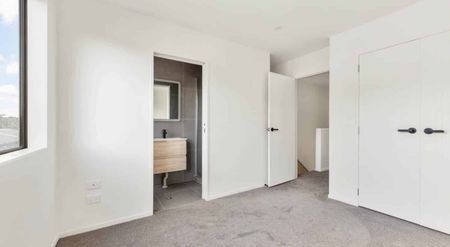 Near New 2 Bed 2 bath Townhouse in Pakuranga - Photo 5