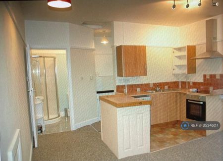 1 bedroom flat to rent - Photo 4