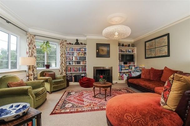 3 Bed Flat, Chester Close, TW10 - Photo 1