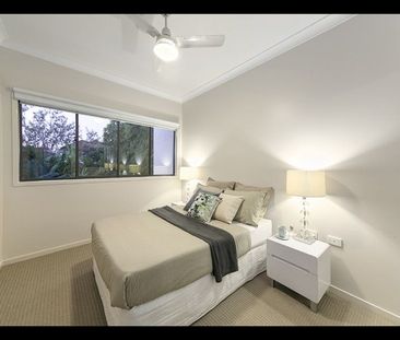 Stunning Contemporary Apartment with Views - Photo 4