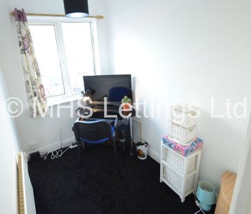 2 Bedroom Mid Terraced House for rent in Park View Avenue - Photo 3