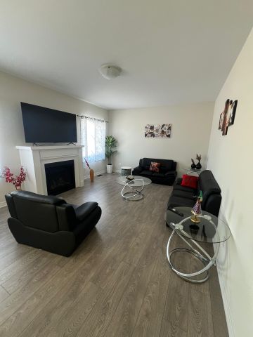For Lease - 207 Stayner Street, Clearview, Ontario - Photo 2