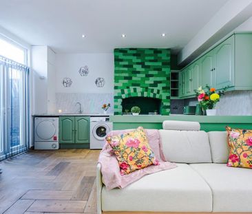 4 bedroom end of terrace house to rent - Photo 4