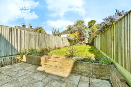 3 bedroom semi-detached house to rent - Photo 5
