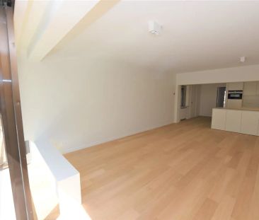 Volledig gerenoveerd zonnig 2 slaapkamerappartement met zijdelings ... - Photo 2