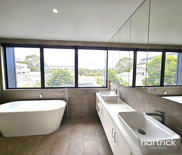 LOCATION, STYLE, & SOPHISTICATION - Photo 6