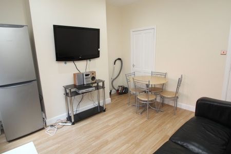 4 Bed - Carberry Terrace , Hyde Park, Leeds - Photo 2