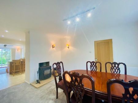 4 bedroom detached bungalow to rent - Photo 4