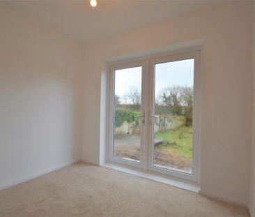 2 bedroom detached bungalow to rent - Photo 2