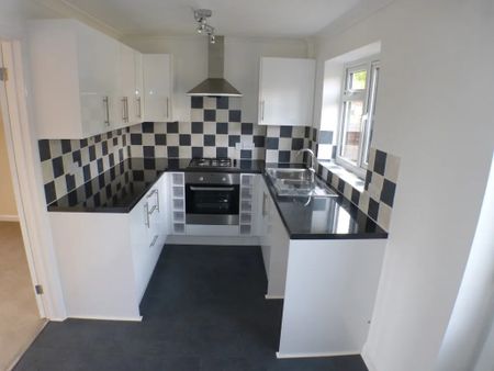 Modern 2 Bedroom End Terrace Clean and Bright for Rent in Bridgwater - Photo 2