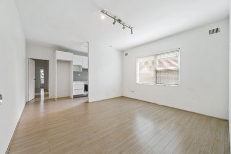 Modern & Convenient Living in a Boutique Block - Photo 4