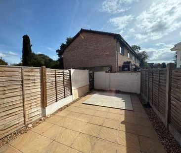 Fakenham Drive, Bobblestock, Hereford, HR4 - Photo 1