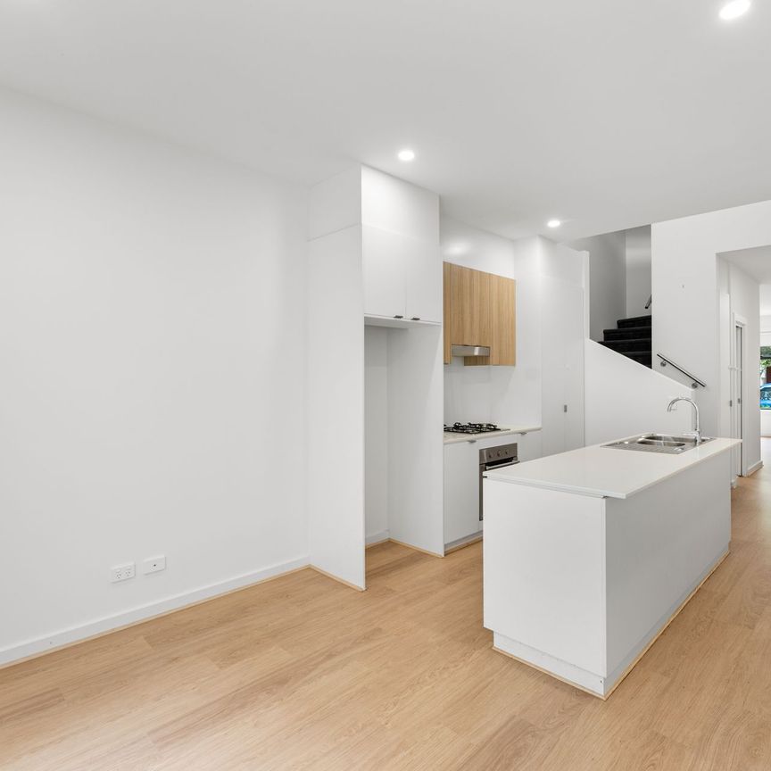 Extra Large Designer Style 3 Storey Terrace Home - Photo 1