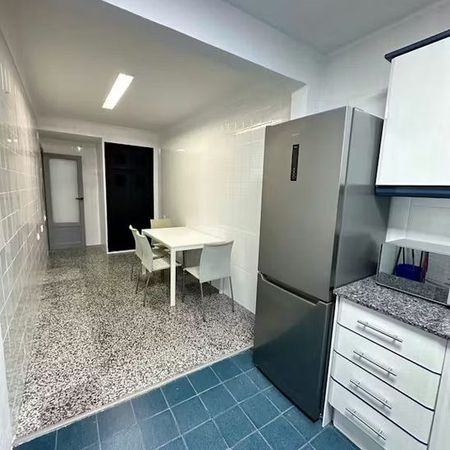 Calle Plus Ultra, Valencia, Valencian Community 46006 - Photo 4